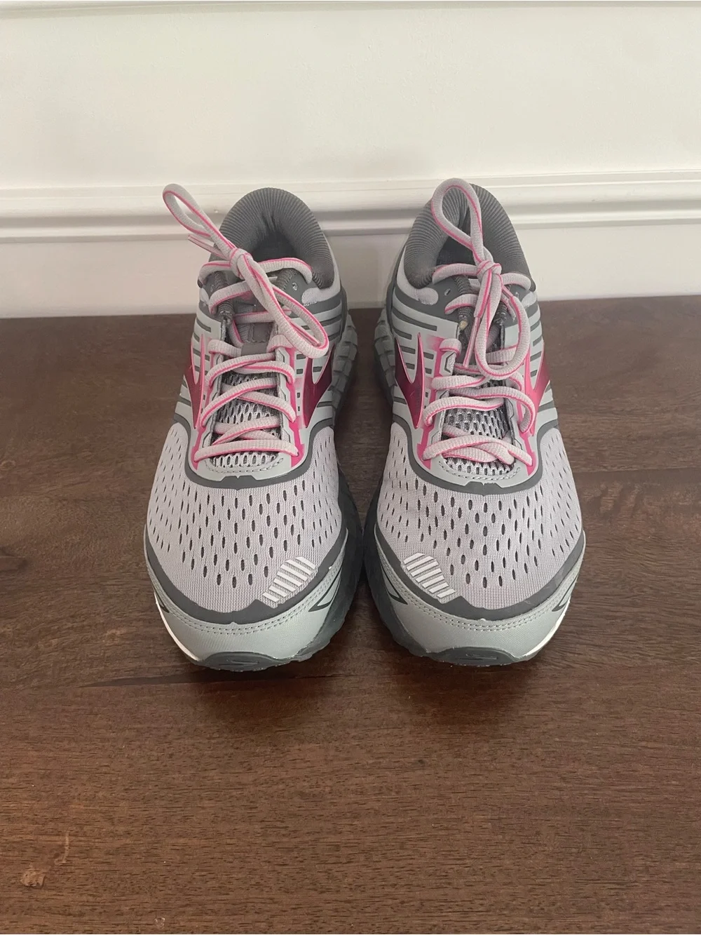 Brooks Women’s Ariel 18 Running Shoes